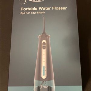 Portable water flossed